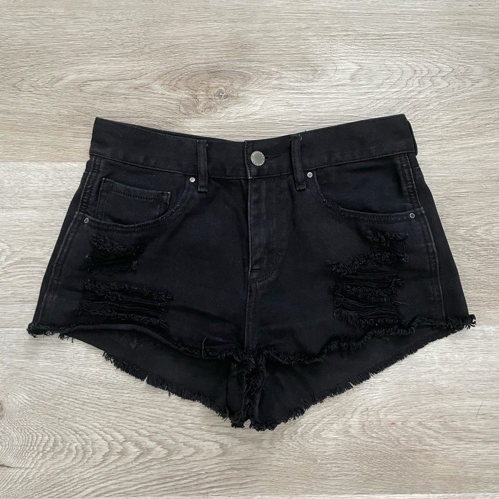 Bullhead Women’s Black High Rise distressed Denim shorts ripped 26